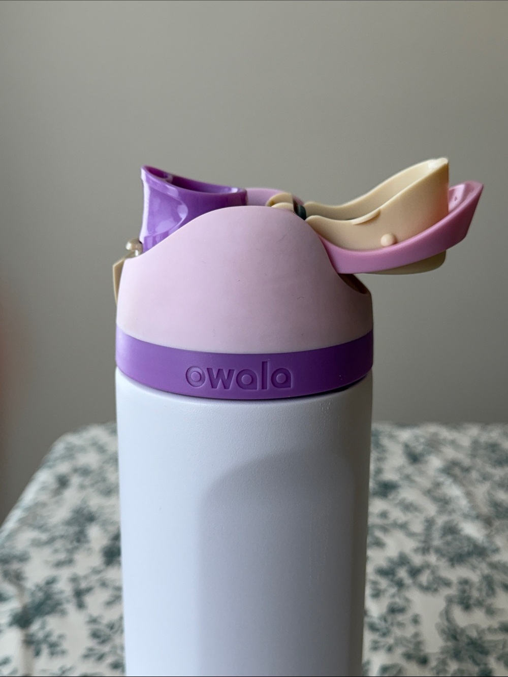 Owala light Lavender purple Insulated Water Bottle with Carry Handle 24oz - Picture 6 of 8